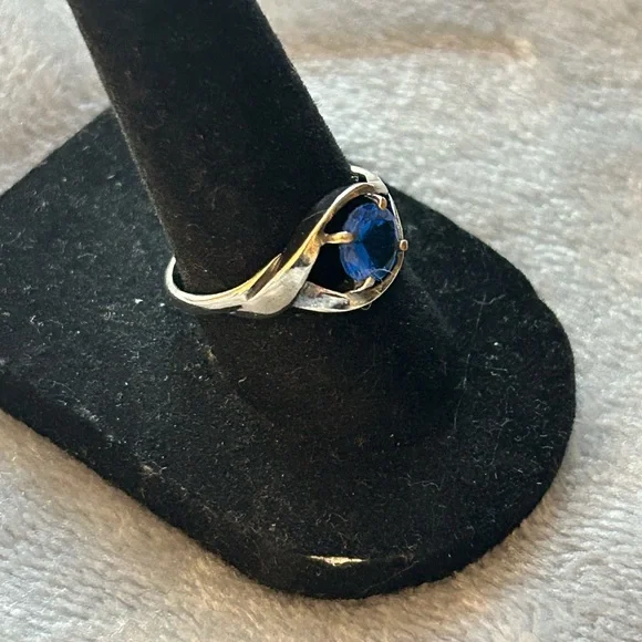 Silver ring with sapphire stone , 7.75 - Picture 2 of 5